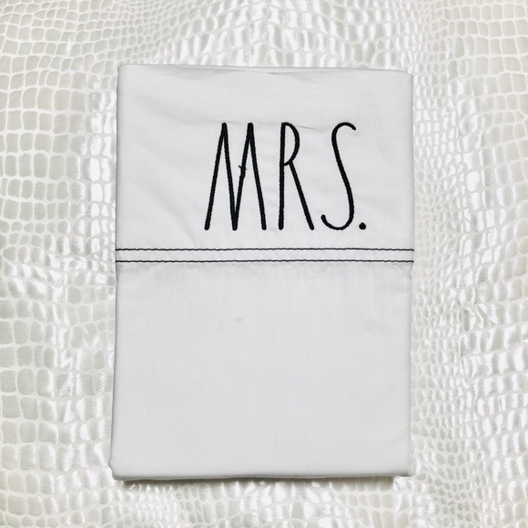 🆕Rae Dunn 2pk MR/MRS Standard Size Pillowcases - Picture 4 of 5